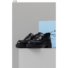 **프라다 [PRADA] 수입프리미엄급 브러쉬드 레더  블랙 퍼 시어링 로퍼 신상*