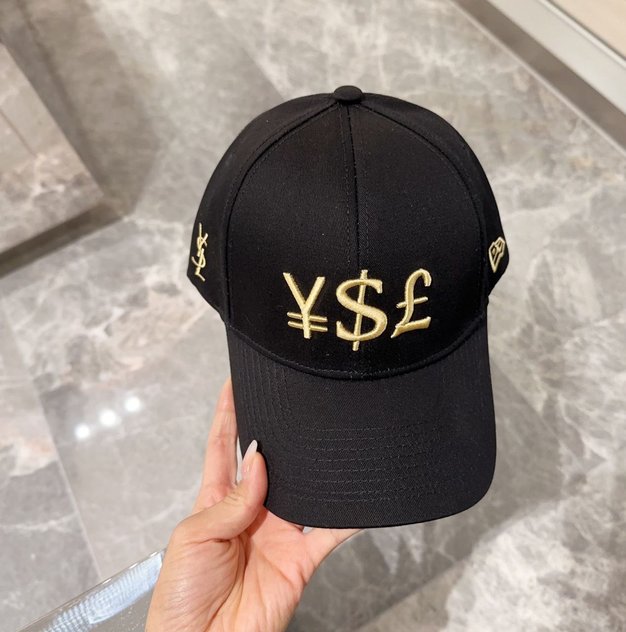 [ YvesSaintLaurent ] YSL  & NEWERA 콜라보 골드 자수 시그니처  모자*