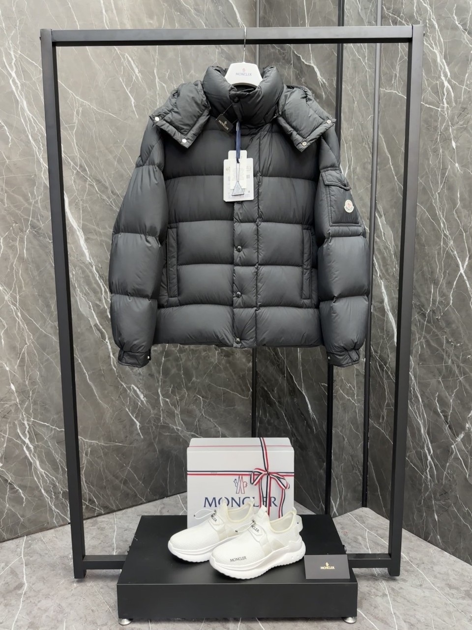 ****MONCLER ***