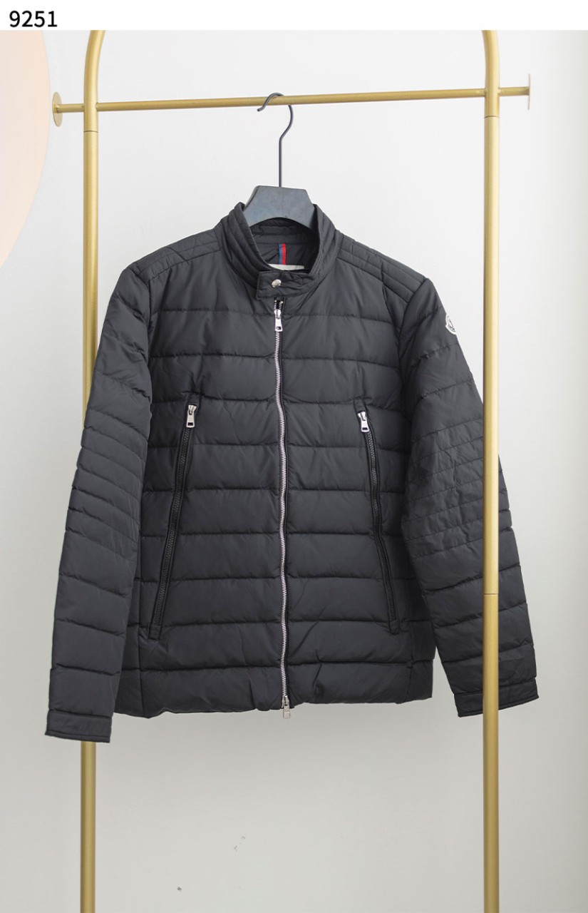 몽클레어 [MONCLER] 수입고급 몽클레어 아미오트 다운 경량패딩 ***