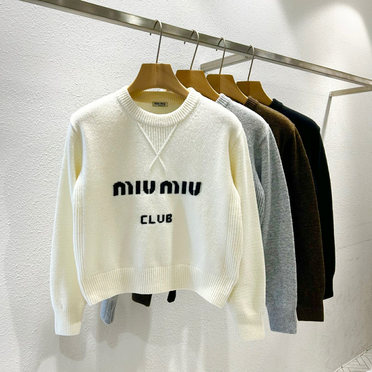 Miu Miu 크롭라운드 니트*