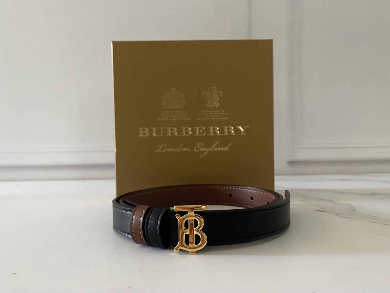 【버**】리버시블 TB 레더 벨트 Burberry Reversible TB Leather Belt *